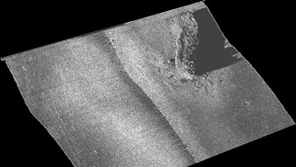 A black and white scan of the seafloor revealing a shipwreck