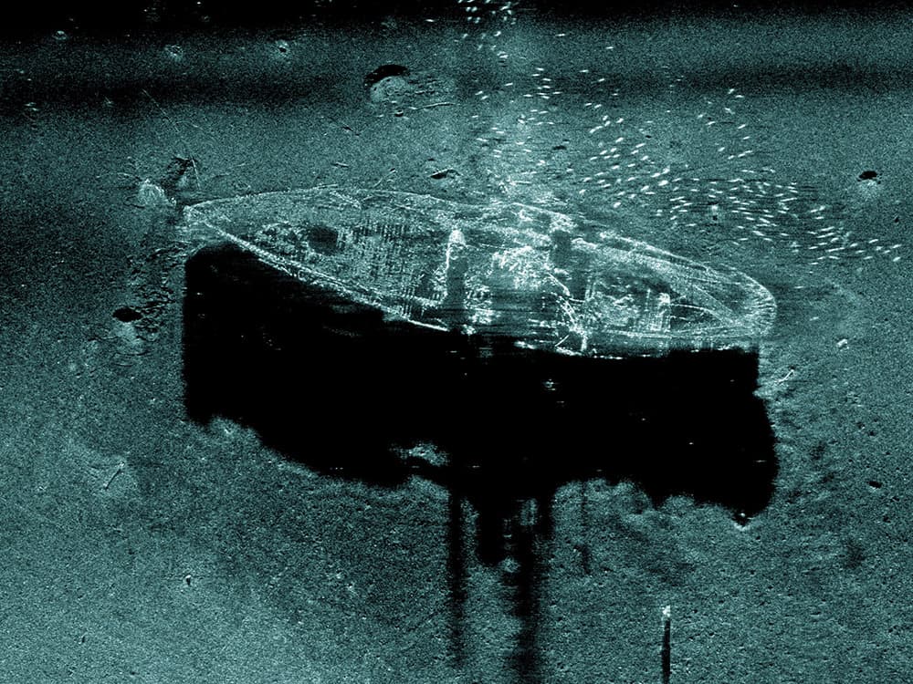 side scan sonar showing a school of fish around the wreck